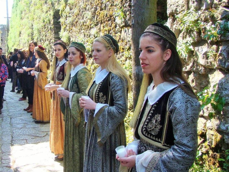 Еврейки в национальной одежде