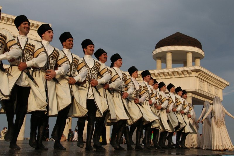 Куклы в кавказских национальных костюмах