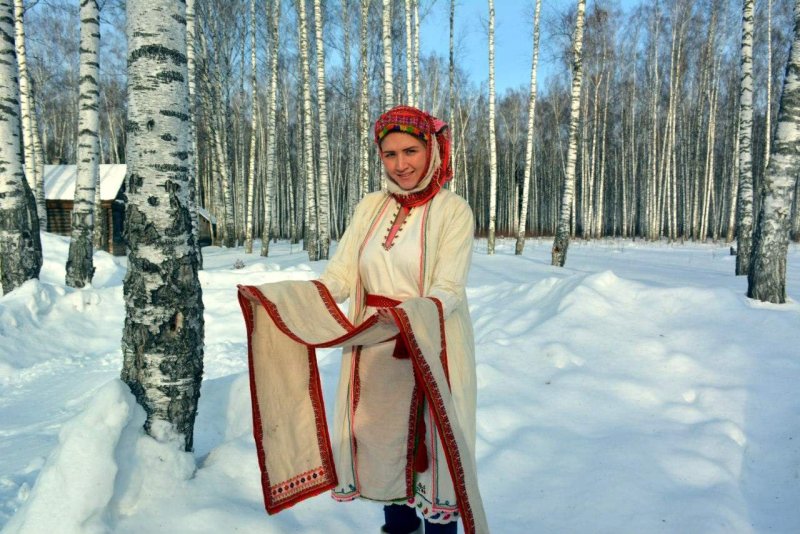 Йошкар-Ола мариец в национальной одежде