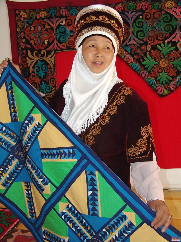 Киргизский костюм женский