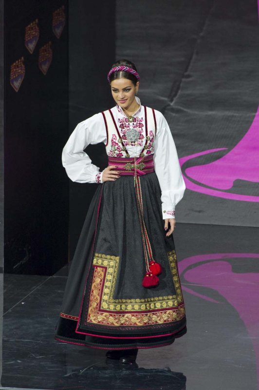 Болгария нац костюм
