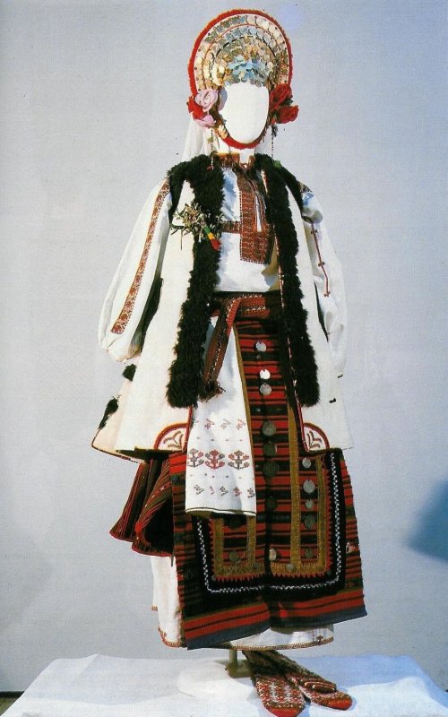 Болгария нац костюм