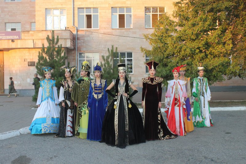 Элиста люди калмычки