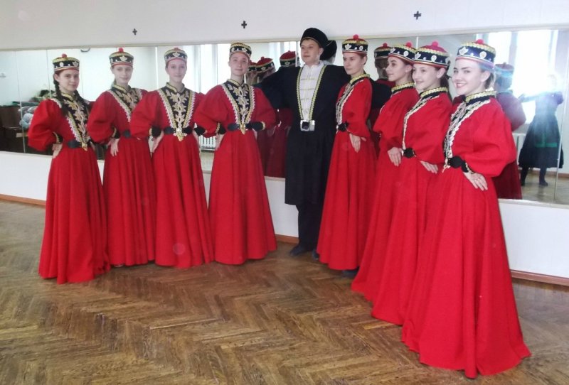 Национальные костюмы народов России калмыки