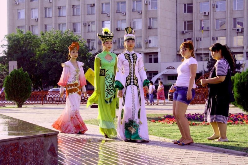 Калмыкия национальный костюм