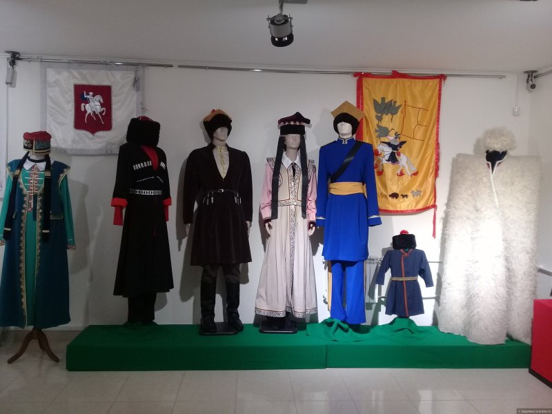 Калмыцкий женский национальный костюм цегдег