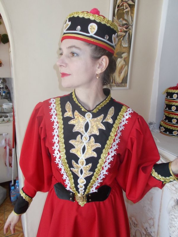 Казахи пара в национальных костюмах