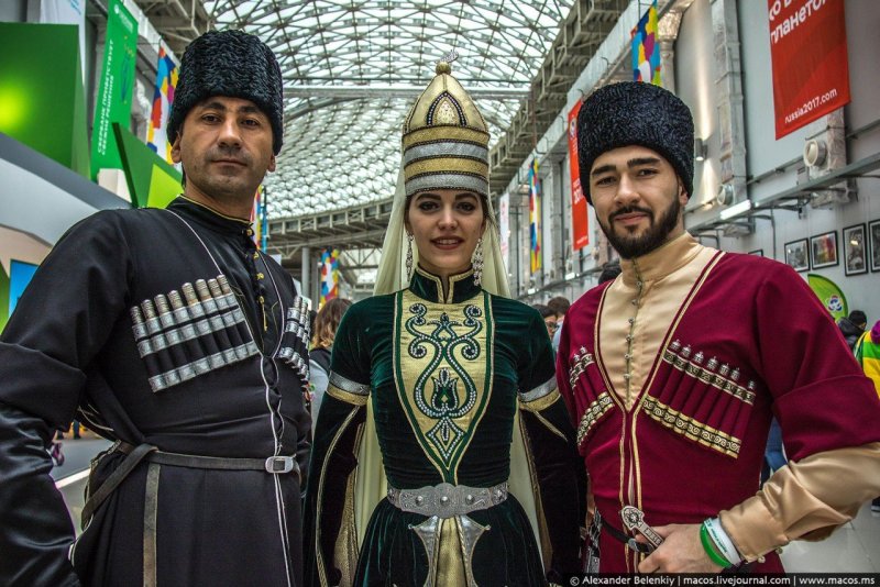 Национальные костюмы Азербайджана чутгу