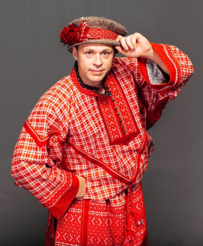 Народные костюмы
