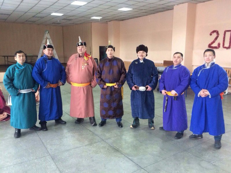Тувинский национальный костюм мужской