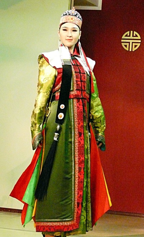 Монгольский костюм женский