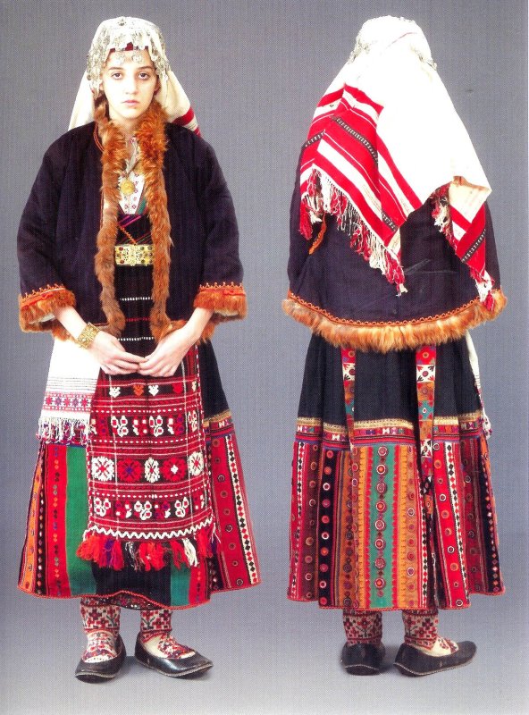 Болгарский костюм женский
