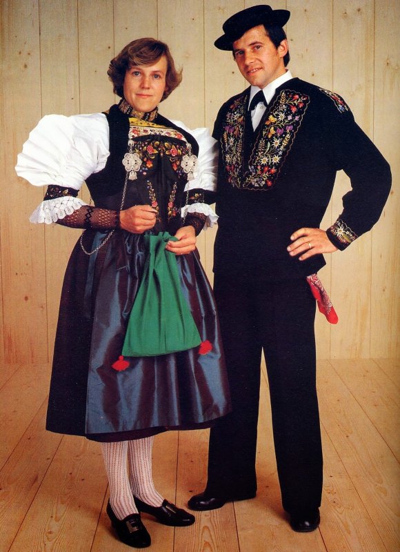 Баварский костюм трахтен