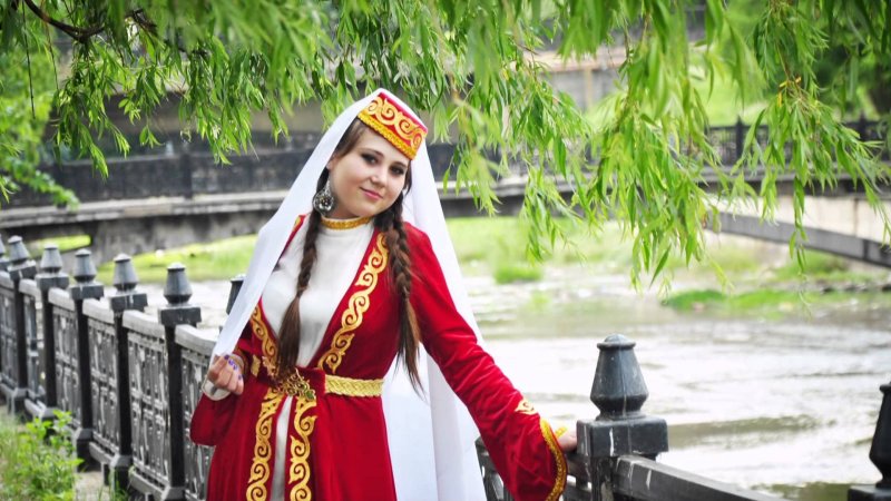 Башкирка в национальном костюме