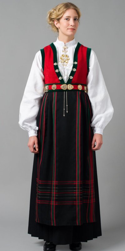 Национальные костюмы