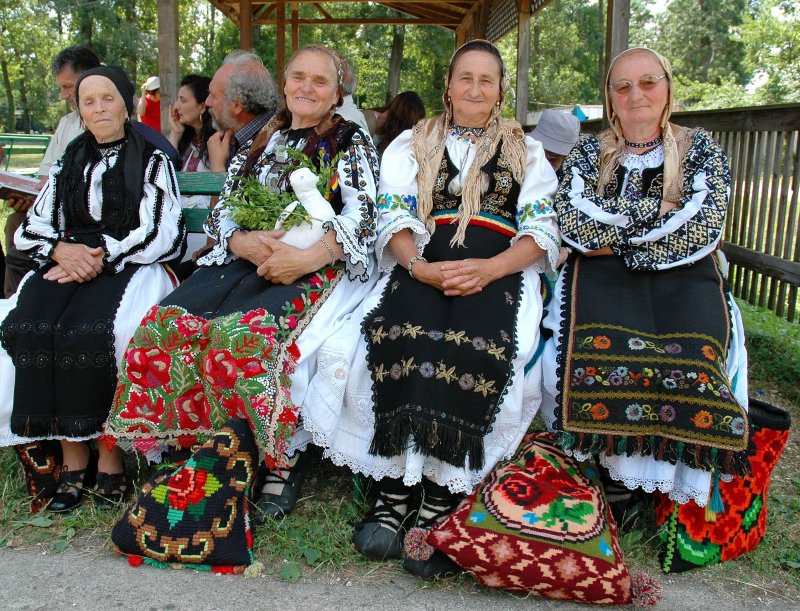 Разные национальные костюмы