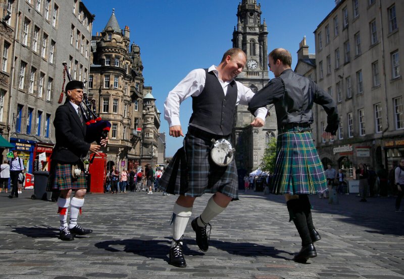Тартан National Scottish Costume