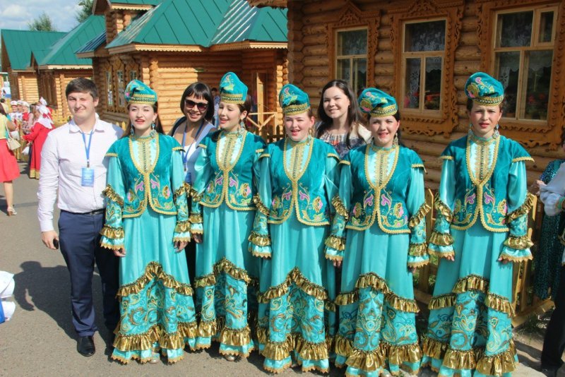 Национальные костюмы на сабантуи у татар