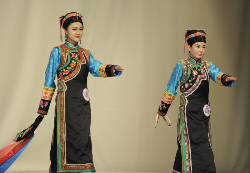 Дэли национальный костюм Монголии