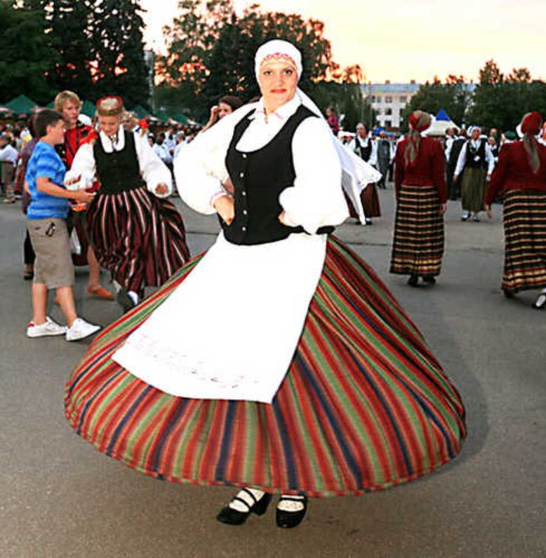 Литовский народный костюм Аукштайтии
