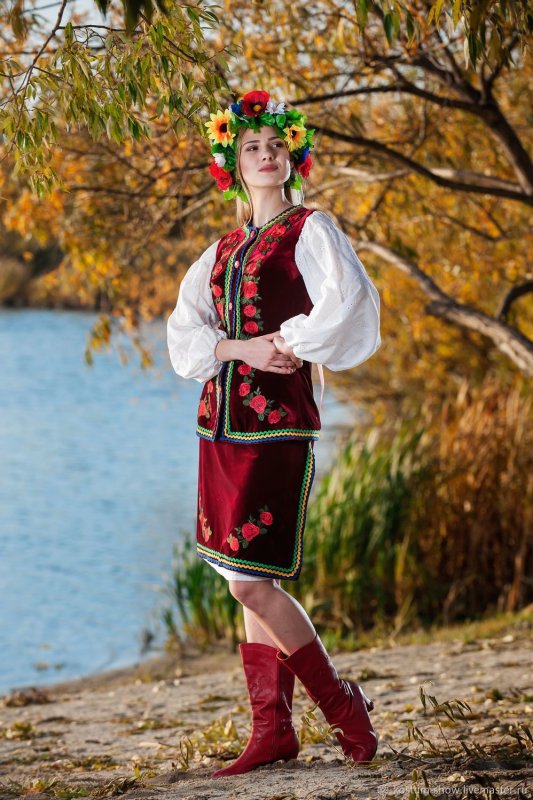 Украинский национальный костюм женский