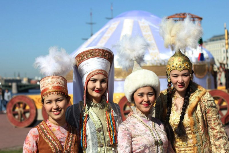 Айя Шалкар в национальном костюме