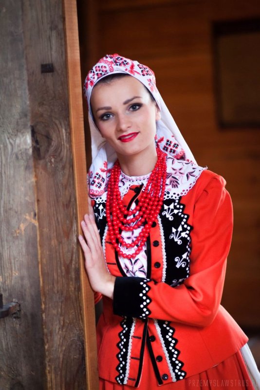 Девушка в нац костюме Польша
