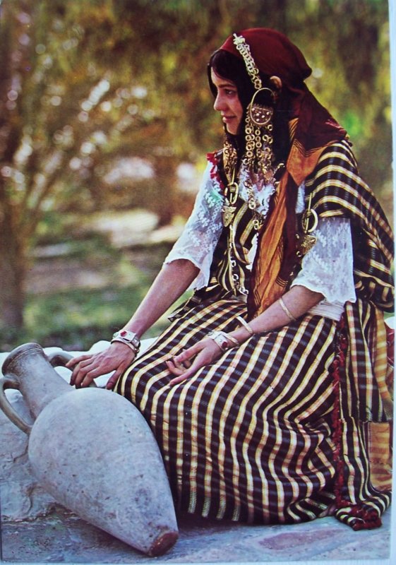 Азербайджанский костюм женский