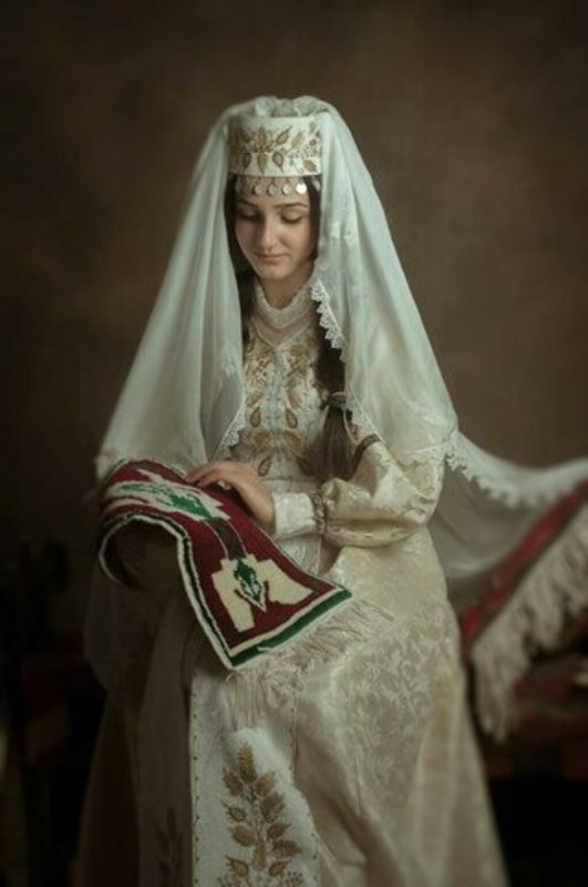 Armenian National Clothing - Taraz National clothes,