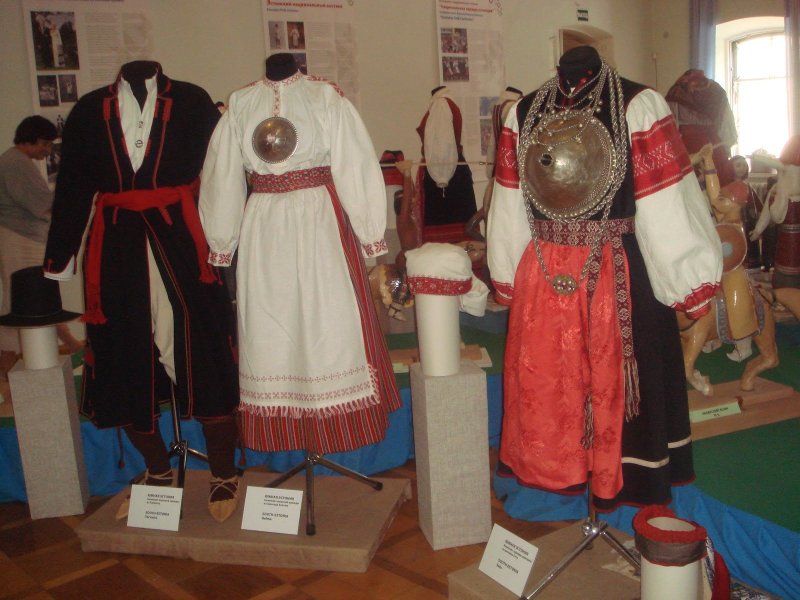 Народные костюмы эстонцев