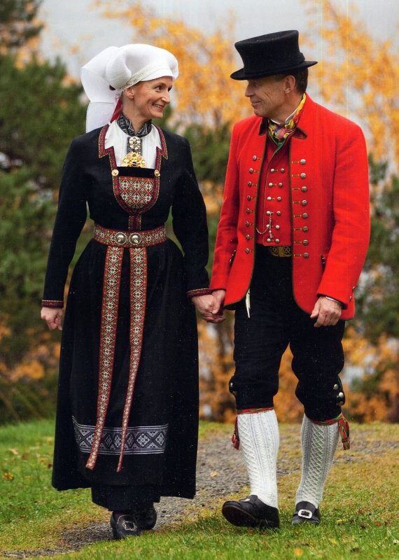 Народные костюмы эстонцев