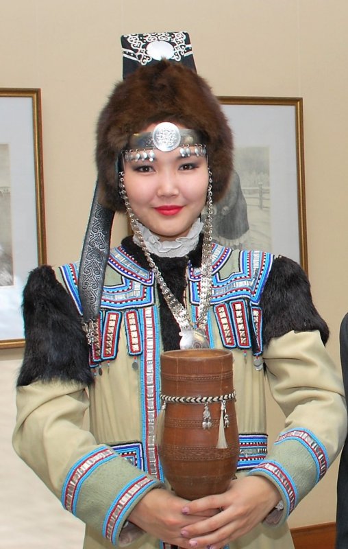 Якутский костюм женский