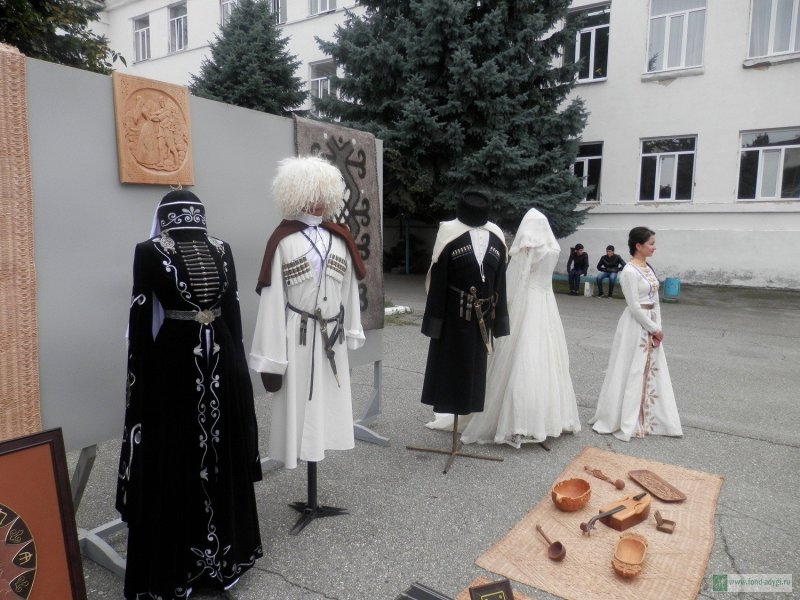 Костюм адыгейцев бурка