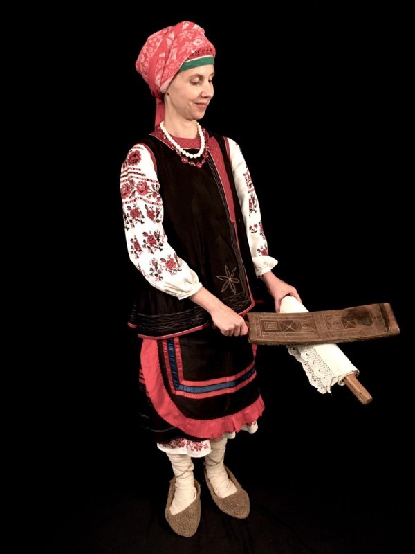 Народные костюмы России