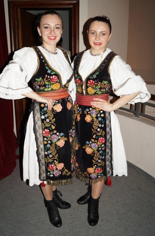 Молдавский национальный костюм женский