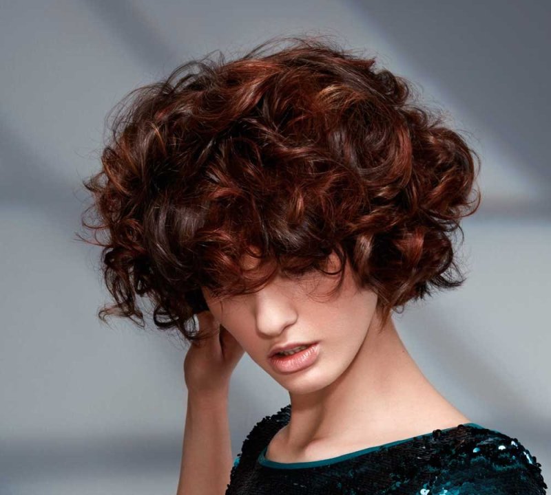 Curly Bob модель