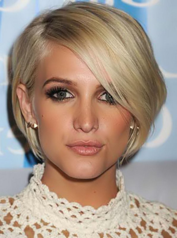 Стрижка layered short Bob