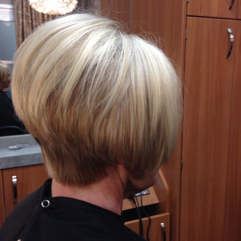 Стрижка layered short Bob