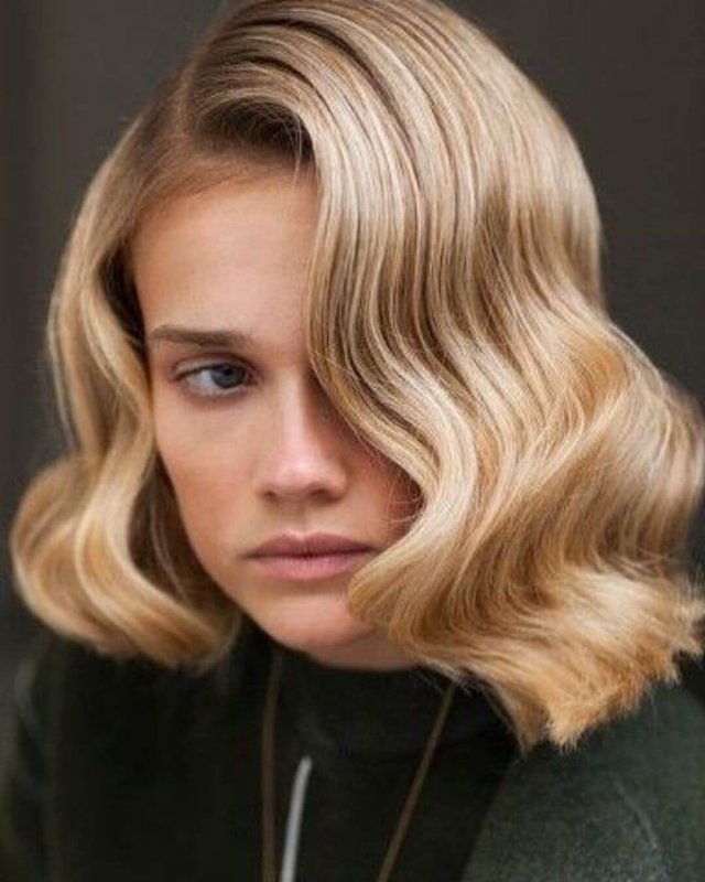 Dianna Agron curly hair