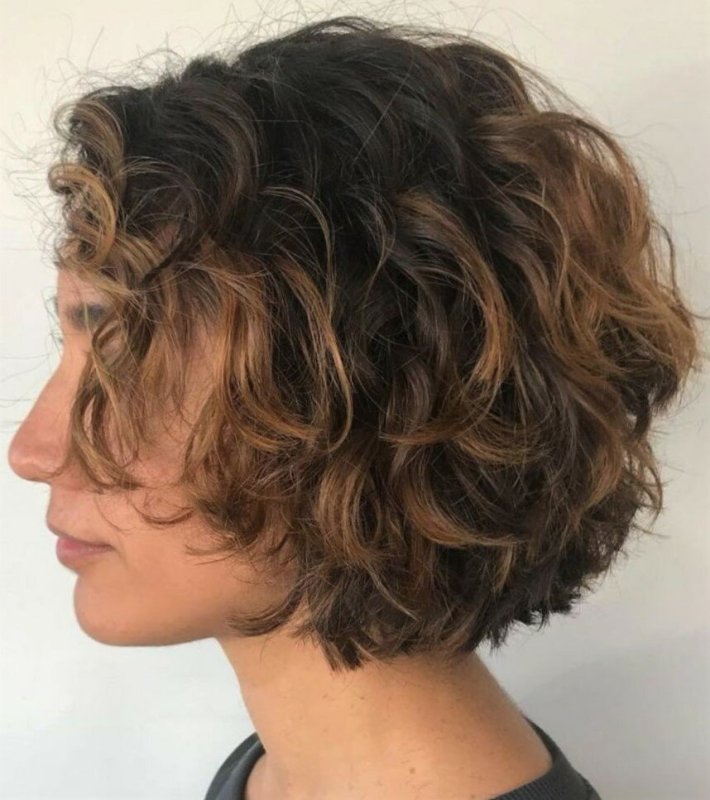Curly Bob модель