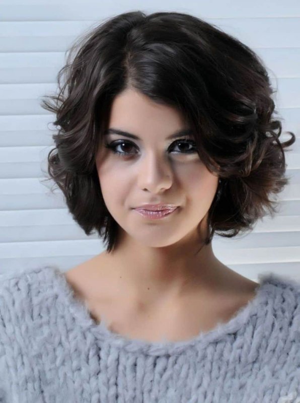Curly Bob модель