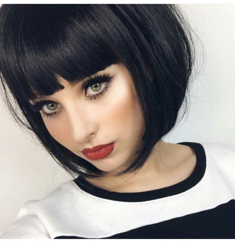 Прямое каре с челкой