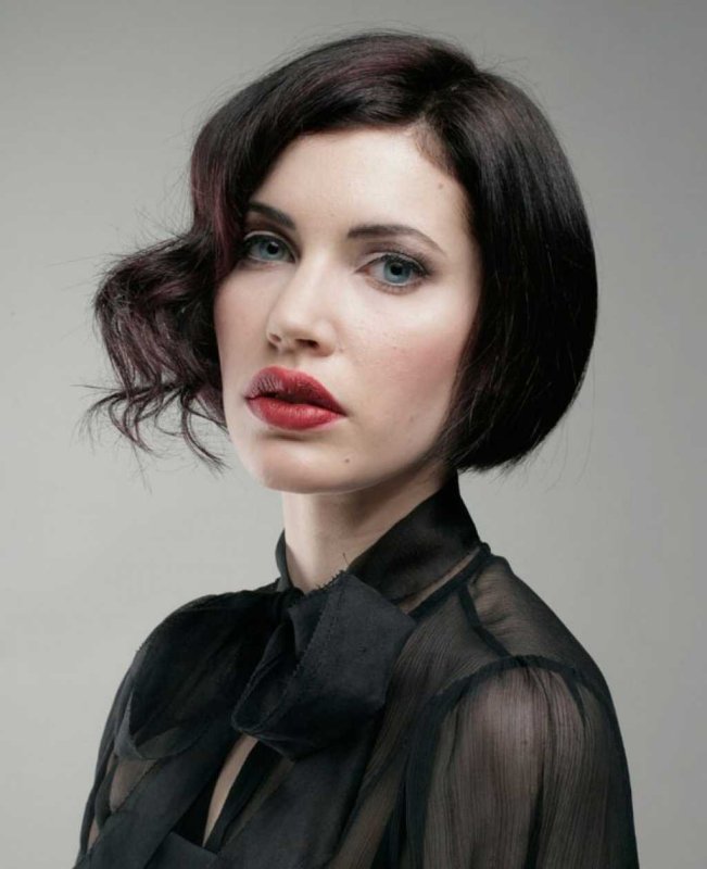 Стрижка layered short Bob