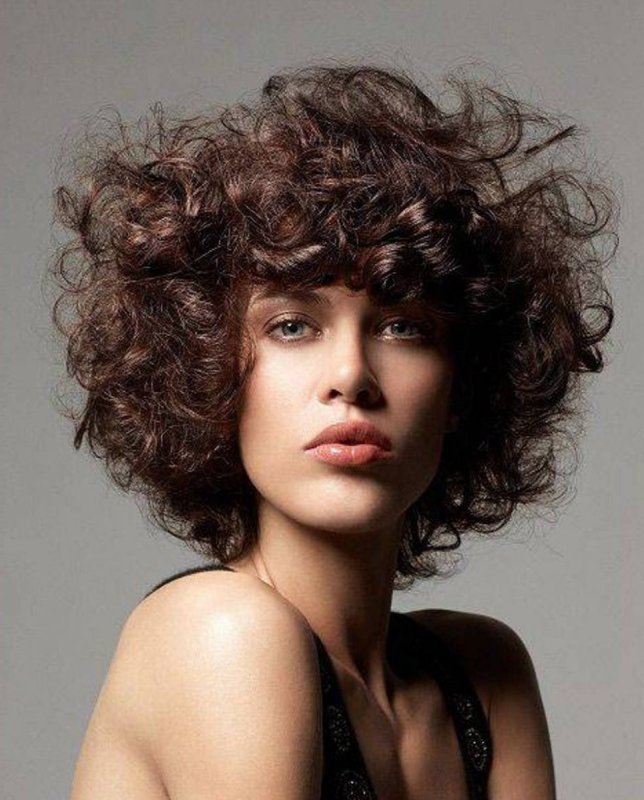 Curly Bob модель