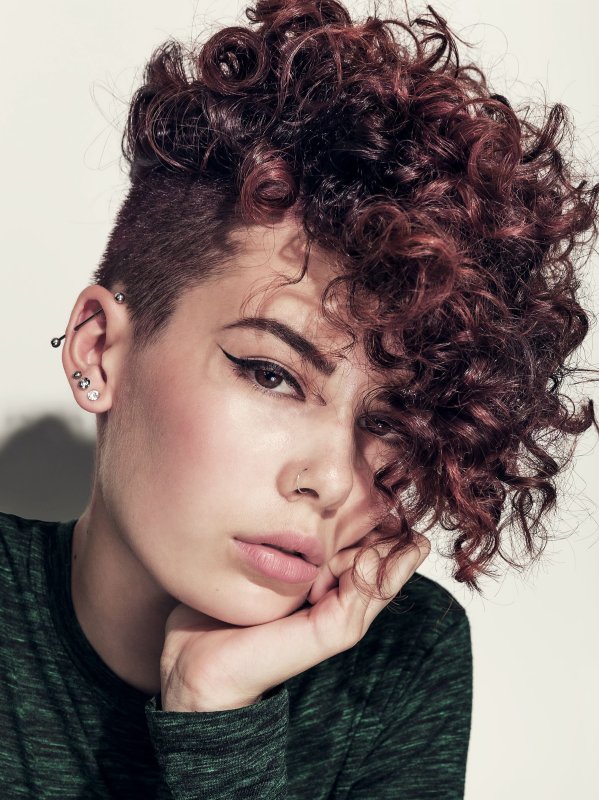 Curly Bob модель