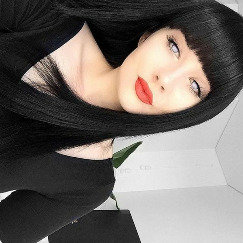 Красивые брюнетки с челкой