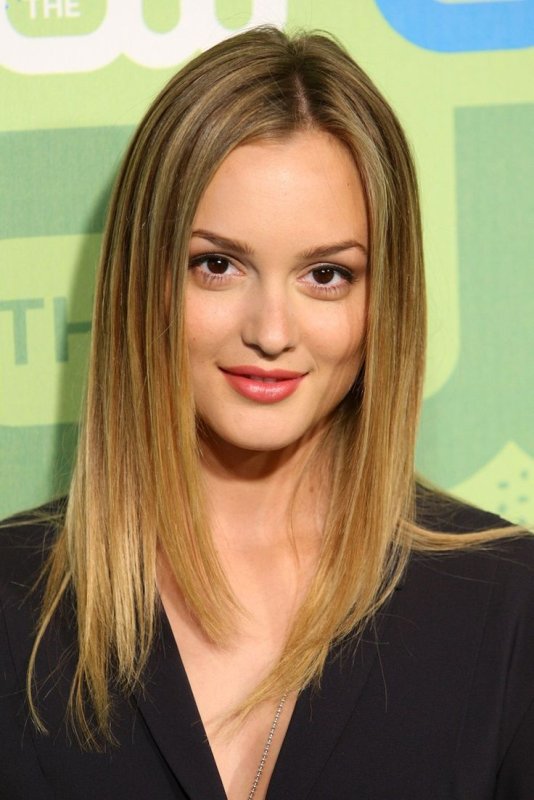Jessica Alba straight hair
