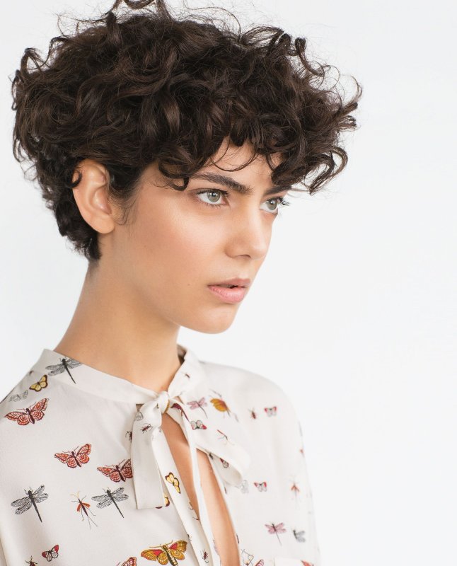 Curly Bob модель