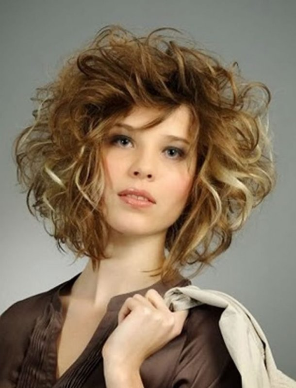 Curly Bob модель