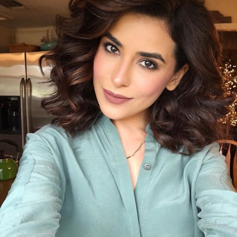 Sazan Hendrix Инстаграм 2020